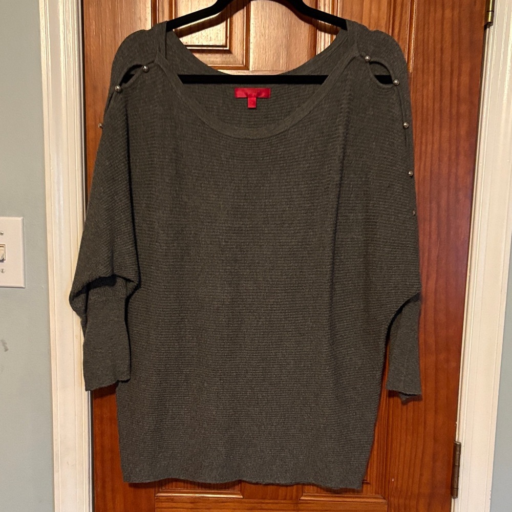 Jennifer Lopez grey sweater